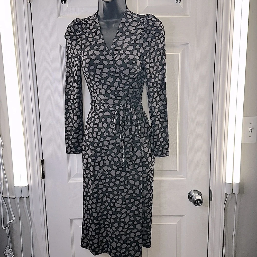 🔥 🔥 🔥 ALERT. POA! NWT WRAP AROUND 👗. It just don’t get NO BETTER. Maxi fit! - Picture 1 of 12